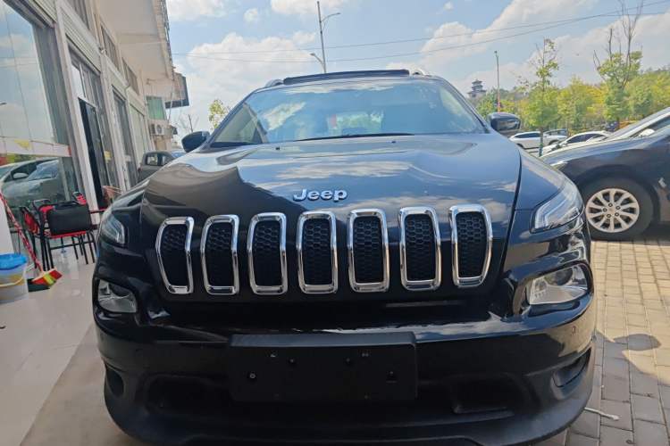 Used Jeep Cherokee 2016 2.4L Leading Smart Version Front