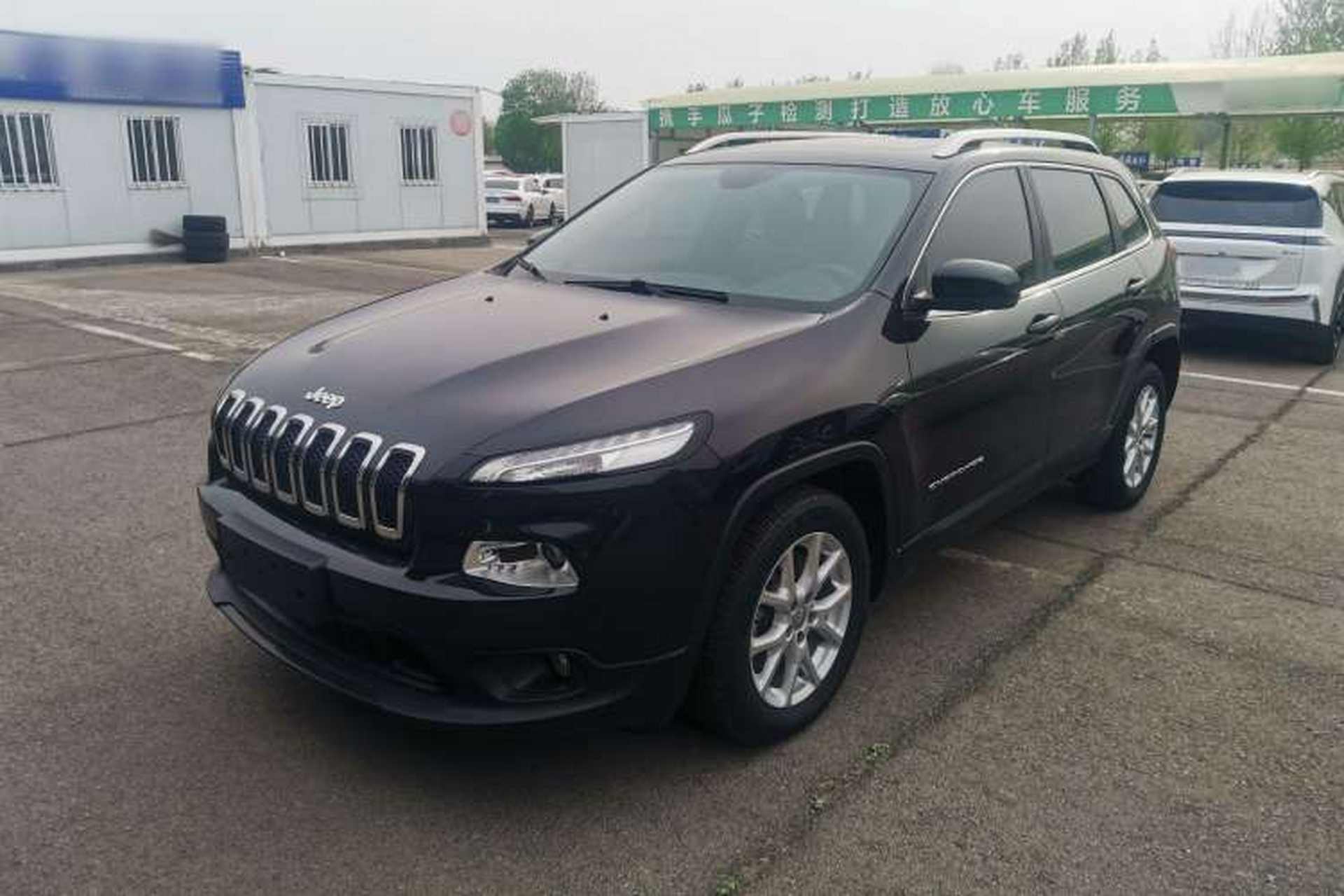 Used Jeep Cherokee 2016 2.4L Leading Edition Front Left 45 Deg