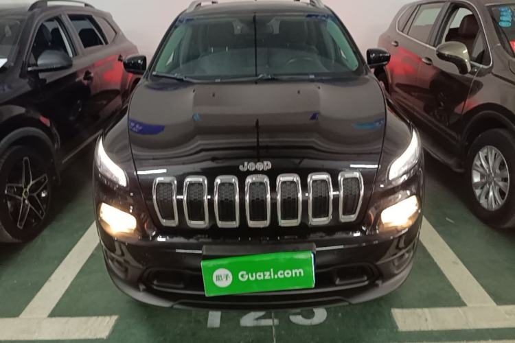 Used Jeep Cherokee 2016 2.0L Superior Edition Front