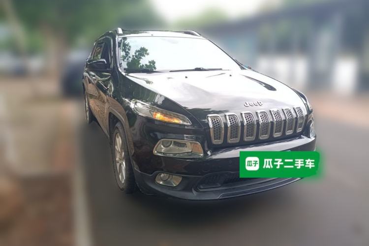 Used Jeep Cherokee 2016 2.0L Superior Edition Front Right 45 Deg
