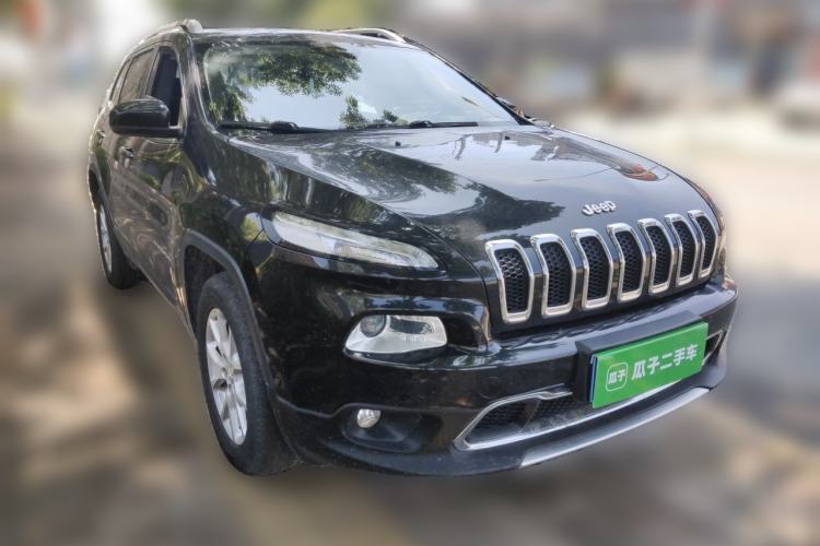 Used Jeep Cherokee 2016 2.4L Professional Smart Version Front Right 45 Deg
