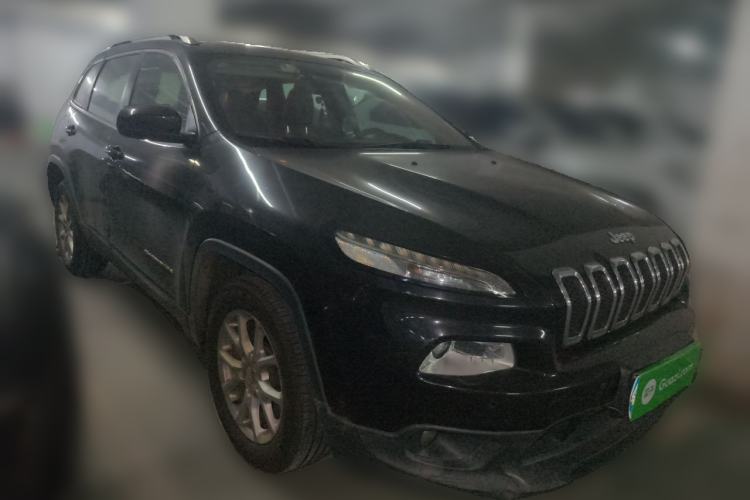 Used Jeep Cherokee 2016 2.0L Superior Edition Front Right 45 Deg
