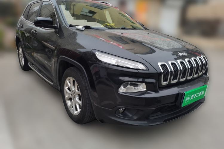 Used Jeep Cherokee 2016 2.4L Leading Edition Front Right 45 Deg