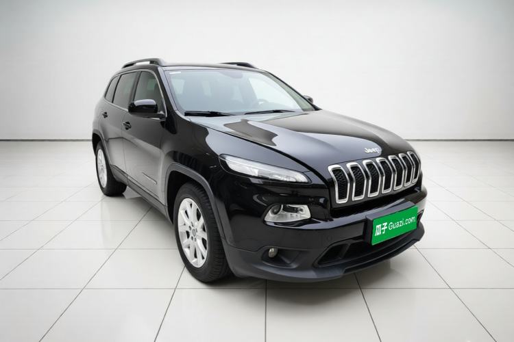 Used Jeep Cherokee 2016 2.4L Leading Smart Version Front Right 45 Deg