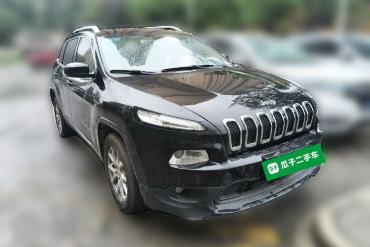 Used Jeep Cherokee 2016 2.0L Superior Edition Front Right 45 Deg