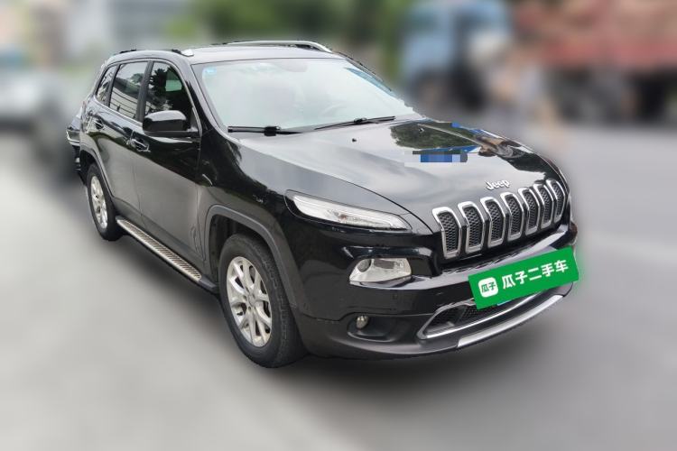 Used Jeep Cherokee 2016 2.4L Professional Smart Version Front Right 45 Deg