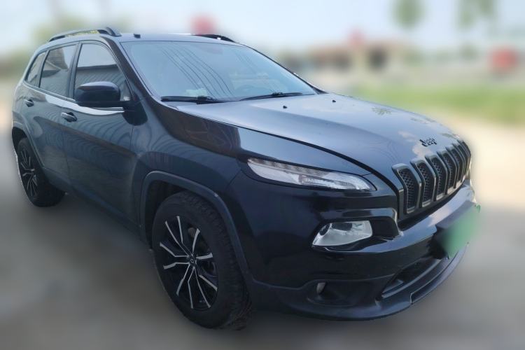 Used Jeep Cherokee 2016 2.4L Leading Smart Version Front Right 45 Deg