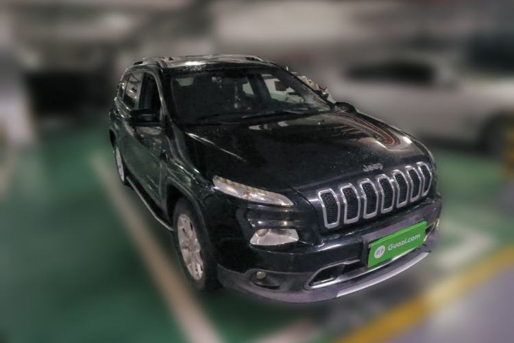 Used Jeep Cherokee 2016 2.4L Professional Edition Front Right 45 Deg
