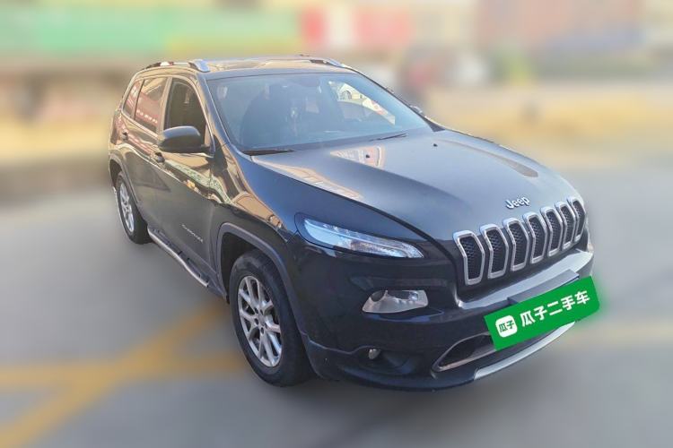 Used Jeep Cherokee 2016 2.4L Professional Edition Front Right 45 Deg