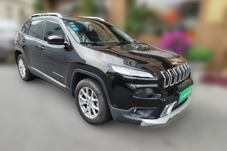 Used Jeep Cherokee 2016 2.4L Professional Smart Version Front Right 45 Deg
