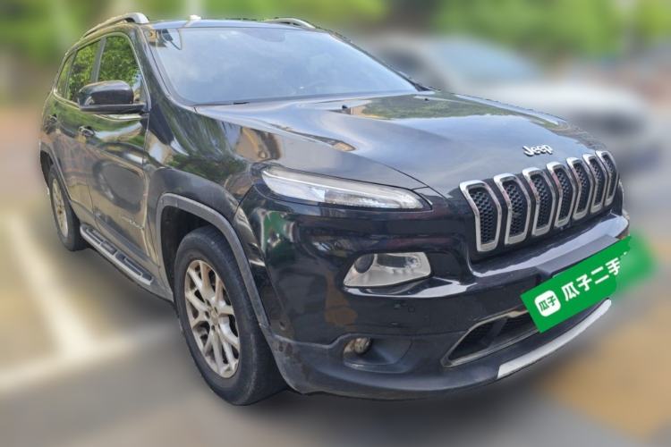 Used Jeep Cherokee 2016 2.4L Professional Smart Version Front Right 45 Deg