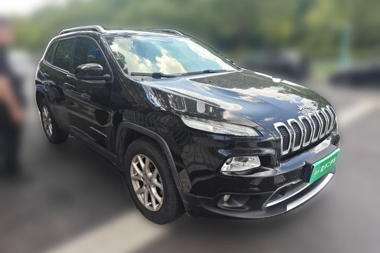 Used Jeep Cherokee 2016 2.4L Professional Edition Front Right 45 Deg