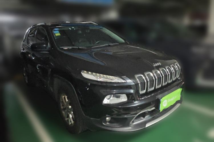 Used Jeep Cherokee 2016 2.4L Professional Smart Version Front Right 45 Deg