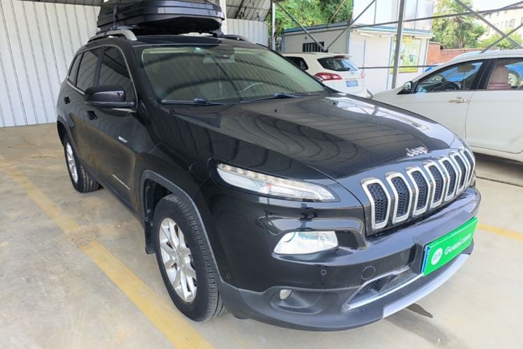Used Jeep Cherokee 2016 2.4L Professional Smart Version Front Right 45 Deg