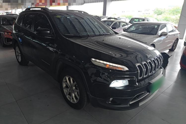 Used Jeep Cherokee 2016 2.4L Professional Edition Front Right 45 Deg