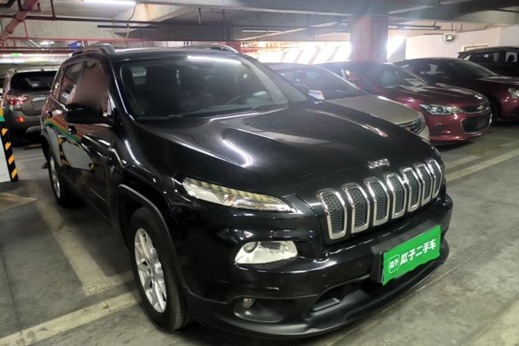 Used Jeep Cherokee 2016 2.4L Leading Edition Front Right 45 Deg