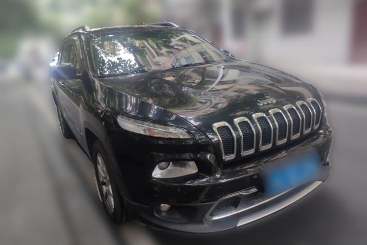 Used Jeep Cherokee 2016 2.4L Leading Smart Version Front Right 45 Deg