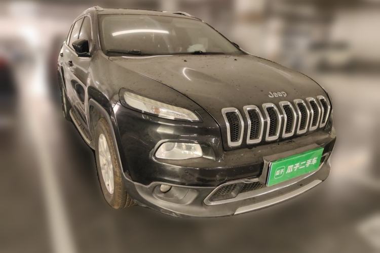 Used Jeep Cherokee 2016 2.4L Professional Smart Version Front Right 45 Deg