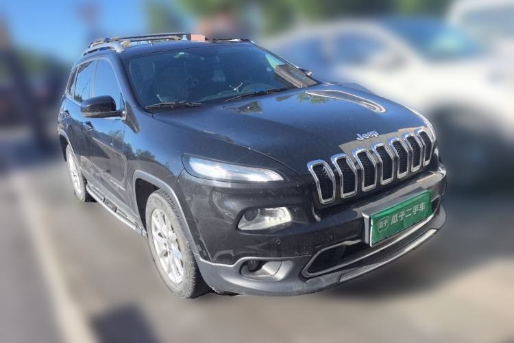 Used Jeep Cherokee 2016 2.0L Superior Edition Front Right 45 Deg