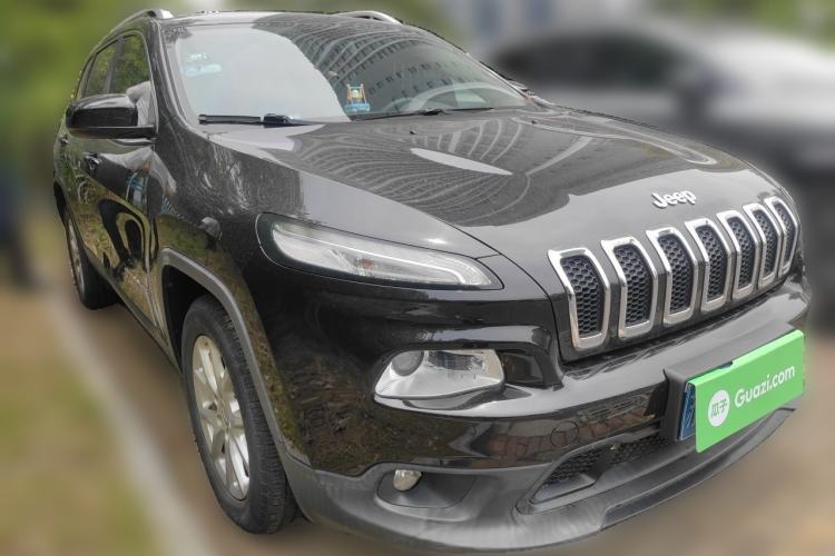 Used Jeep Cherokee 2016 2.0L Superior Edition Front Right 45 Deg