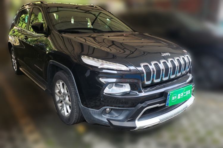 Used Jeep Cherokee 2016 2.4L Leading Edition Front Right 45 Deg