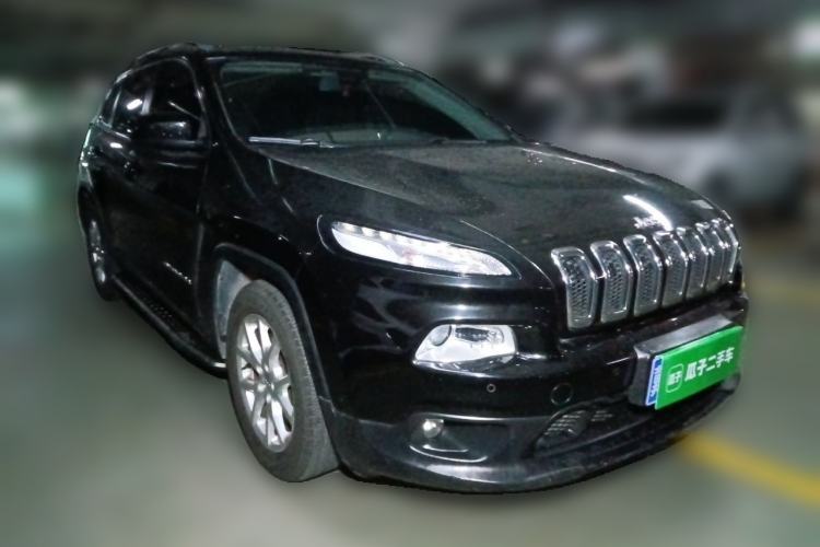 Used Jeep Cherokee 2016 2.4L Leading Smart Version Front Right 45 Deg