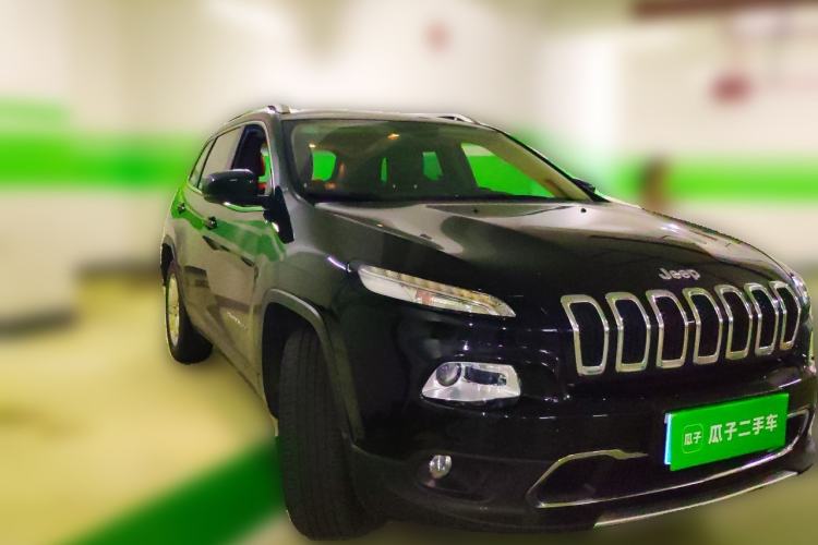 Used Jeep Cherokee 2016 2.4L Superior Edition Front Right 45 Deg