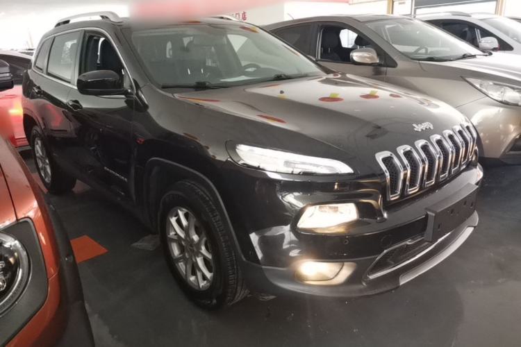 Used Jeep Cherokee 2016 2.4L Professional Edition Front Right 45 Deg