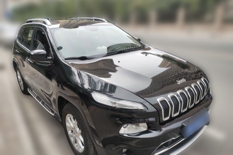 Used Jeep Cherokee 2016 2.4L Professional Edition Front Right 45 Deg