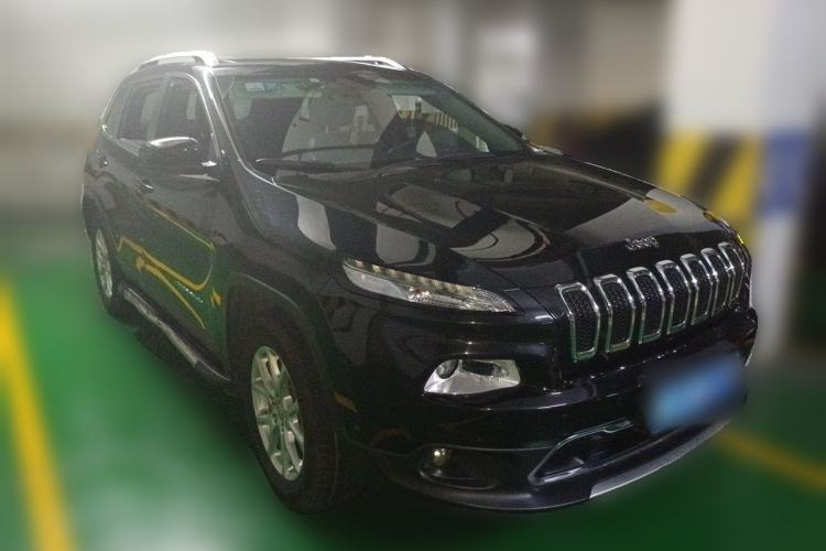 Used Jeep Cherokee 2016 2.4L Professional Edition Front Right 45 Deg