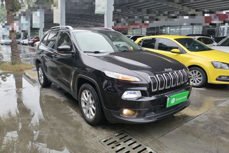 Used Jeep Cherokee 2016 2.4L Leading Edition Front Right 45 Deg