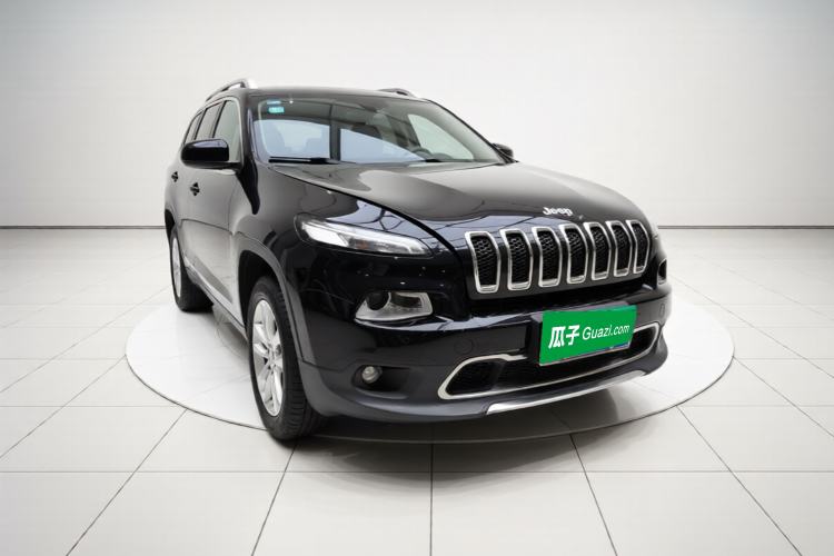 Used Jeep Cherokee 2016 2.4L Professional Edition Front Right 45 Deg