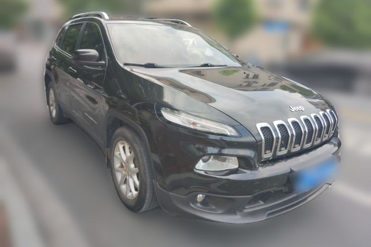 Used Jeep Cherokee 2016 2.4L Leading Edition Front Right 45 Deg