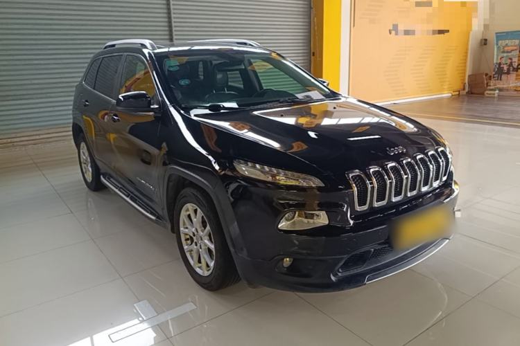 Used Jeep Cherokee 2016 2.4L Leading Edition Front Right 45 Deg