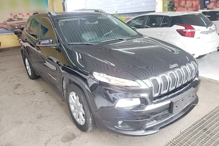 Used Jeep Cherokee 2016 2.4L Leading Edition Front Right 45 Deg