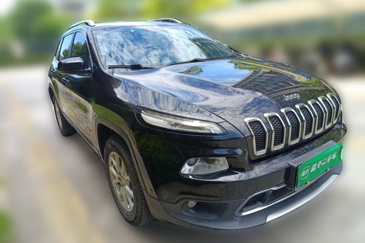Used Jeep Cherokee 2016 2.4L Professional Smart Version Front Right 45 Deg