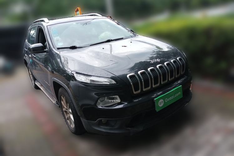 Used Jeep Cherokee 2016 2.4L Leading Edition Front Right 45 Deg