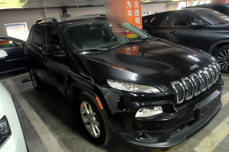 Used Jeep Cherokee 2016 2.0L Superior Edition Front Right 45 Deg