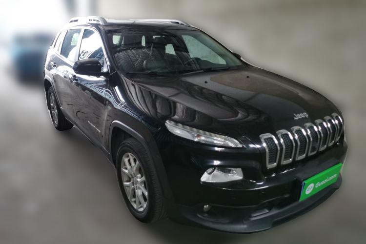 Used Jeep Cherokee 2016 2.4L Leading Edition Front Right 45 Deg