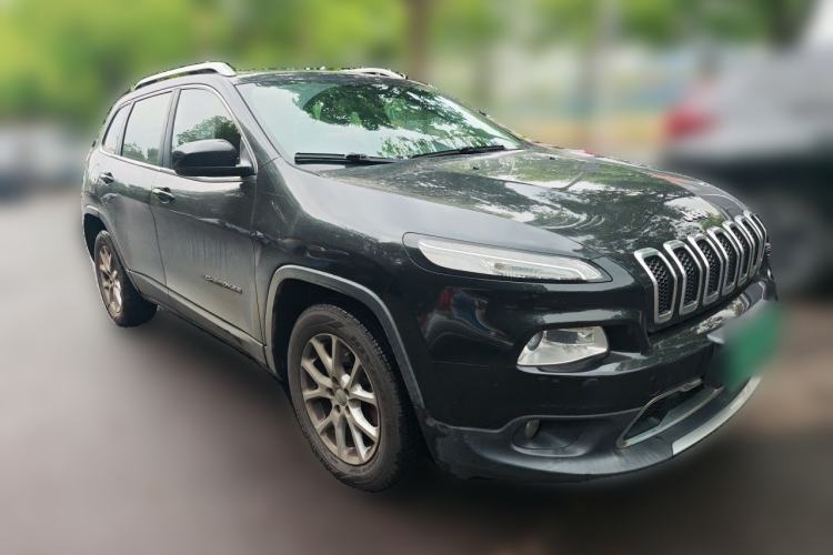 Used Jeep Cherokee 2016 2.4L Leading Smart Version Front Right 45 Deg