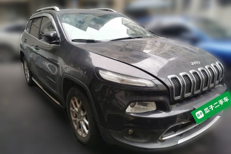 Used Jeep Cherokee 2016 2.4L Professional Edition Front Right 45 Deg