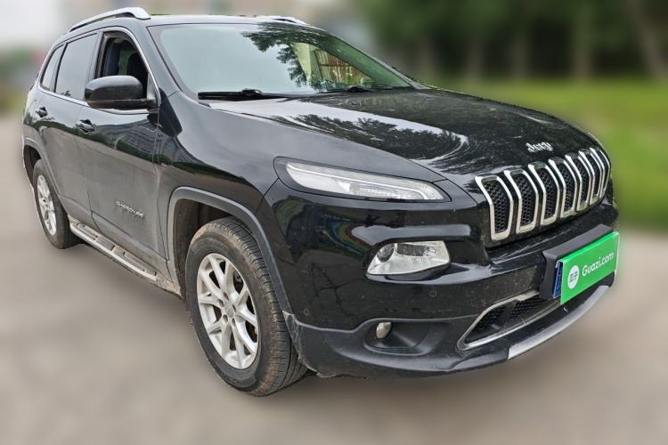 Used Jeep Cherokee 2016 2.4L Professional Edition Front Right 45 Deg