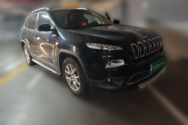 Used Jeep Cherokee 2016 2.4L Professional Smart Version Front Right 45 Deg