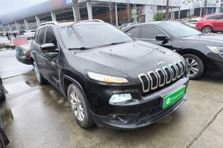 Used Jeep Cherokee 2016 2.4L Leading Edition Front Right 45 Deg