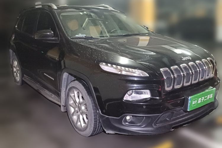 Used Jeep Cherokee 2016 2.4L Leading Edition Front Right 45 Deg