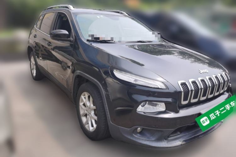 Used Jeep Cherokee 2016 2.0L Superior Edition Front Right 45 Deg