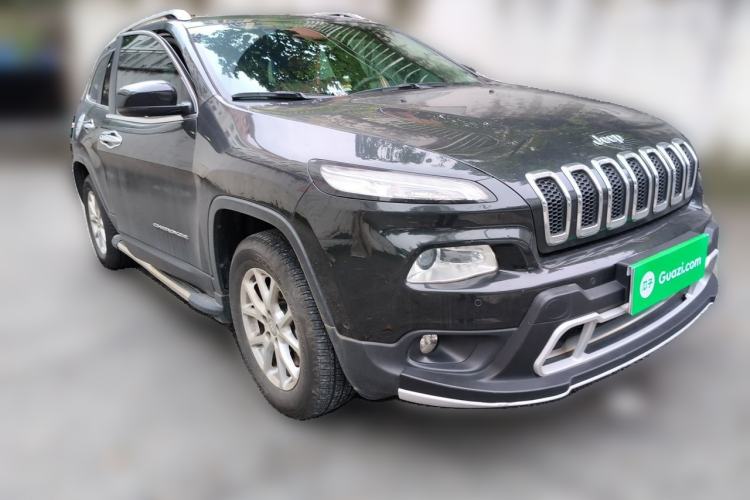 Used Jeep Cherokee 2016 2.4L Professional Smart Version Front Right 45 Deg