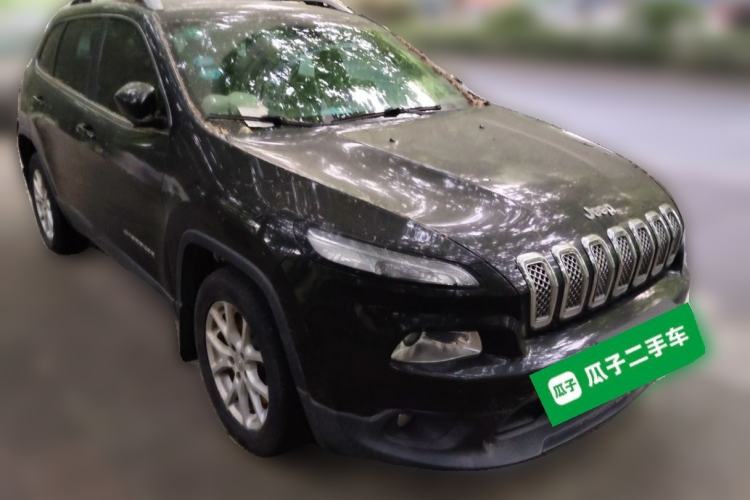 Used Jeep Cherokee 2016 2.0L Superior Edition Front Right 45 Deg