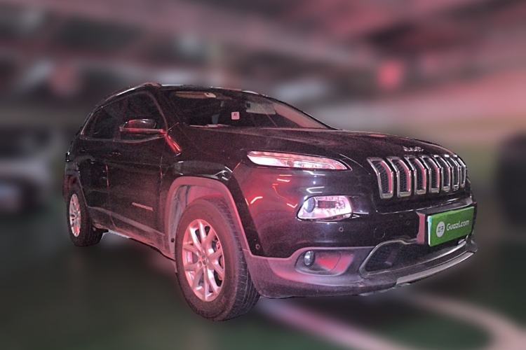 Used Jeep Cherokee 2016 2.4L Professional Smart Version Front Right 45 Deg