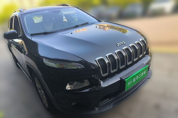Used Jeep Cherokee 2016 2.0L Superior Edition Front Right 45 Deg